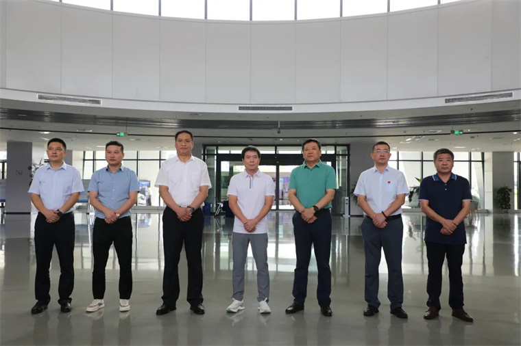 泛亚电竞陪同舒华体育来滨考察体育产业发展情况